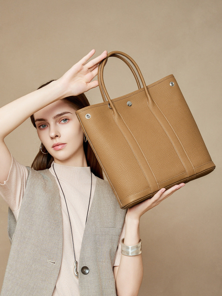 Large-capacity genuine leather handbag