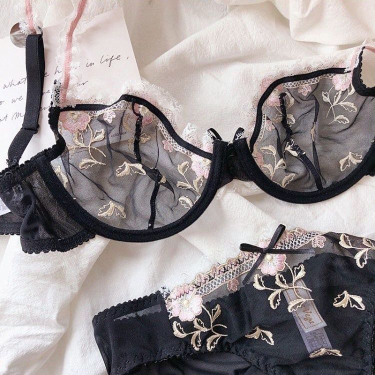 Lace lingerie set