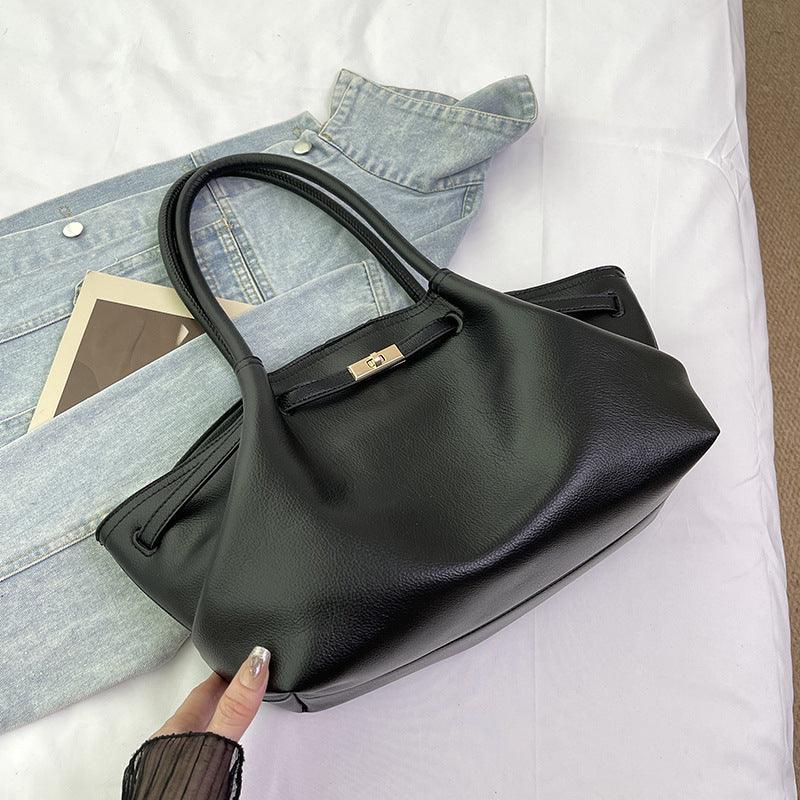 Stylish and trendy large-capacity women's shoulder bag