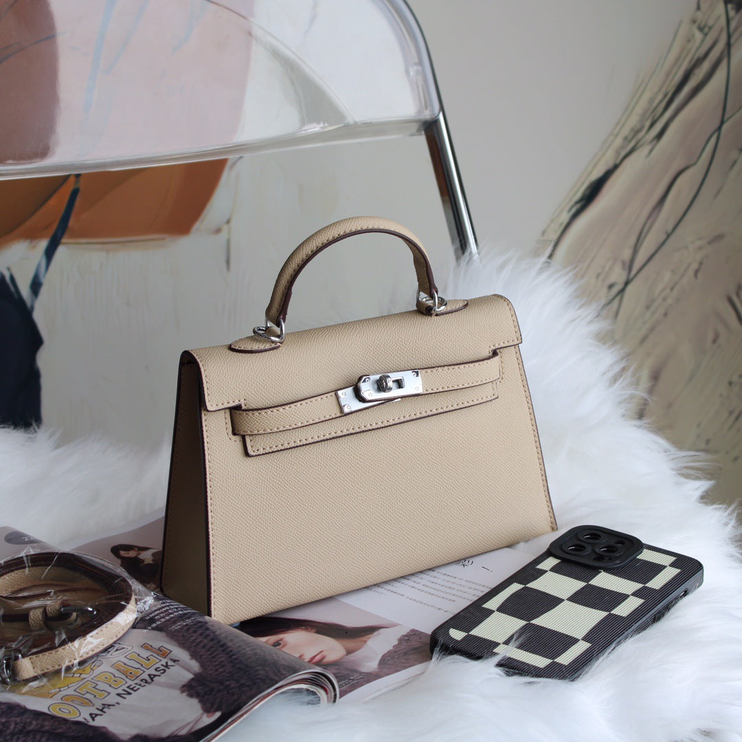 A fashionable women's handbag with a one-shoulder crossbody strap