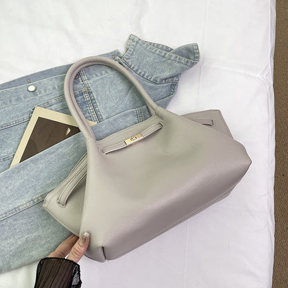 Stylish and trendy large-capacity women's shoulder bag
