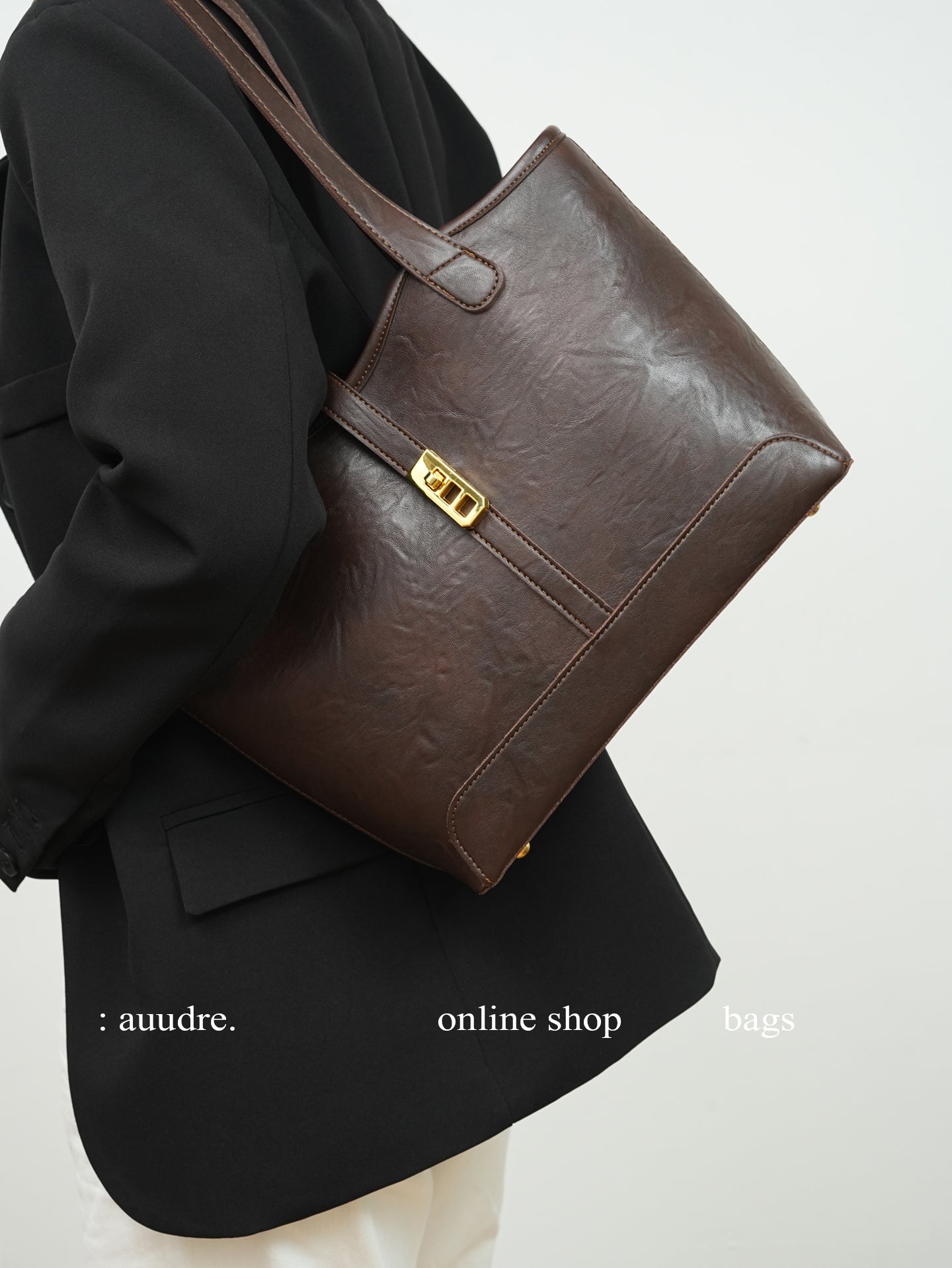 Retro and simple large-capacity bag