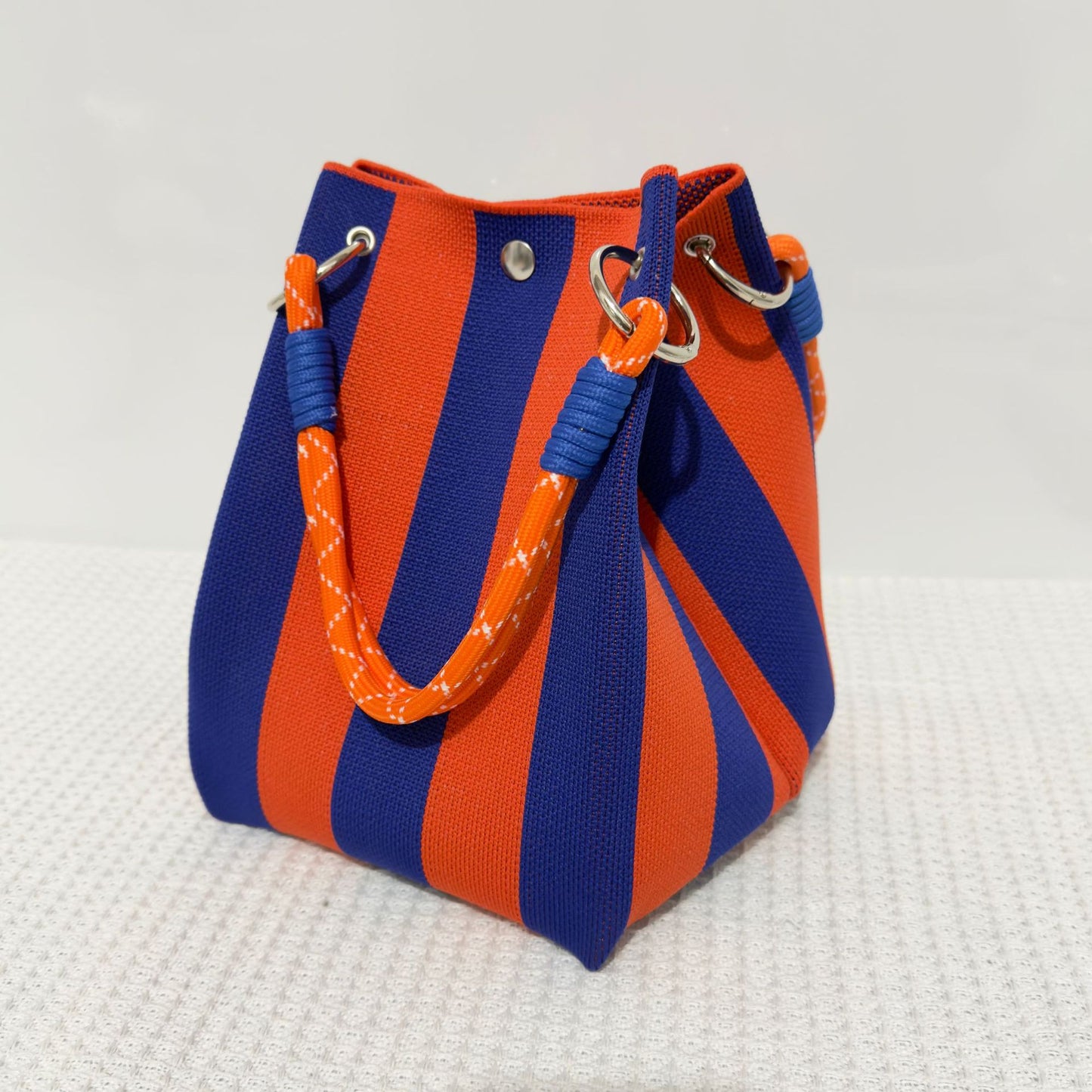 Knitted handbag and shoulder bag
