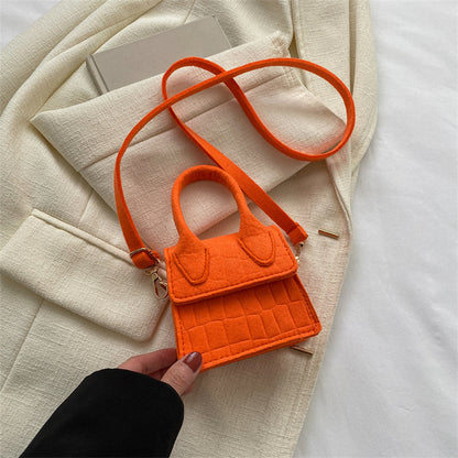 Western Style Chain Crossbody Bag