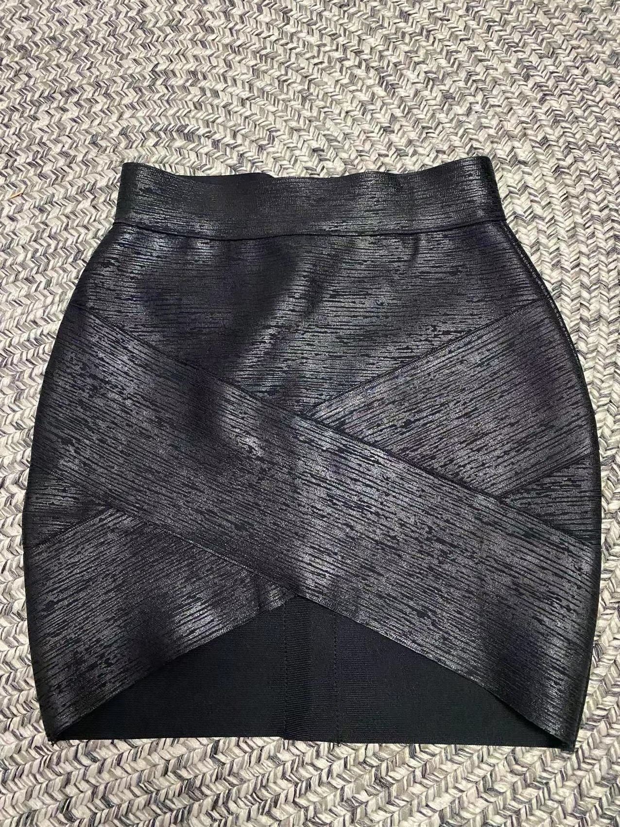 Hip-hugging skirt