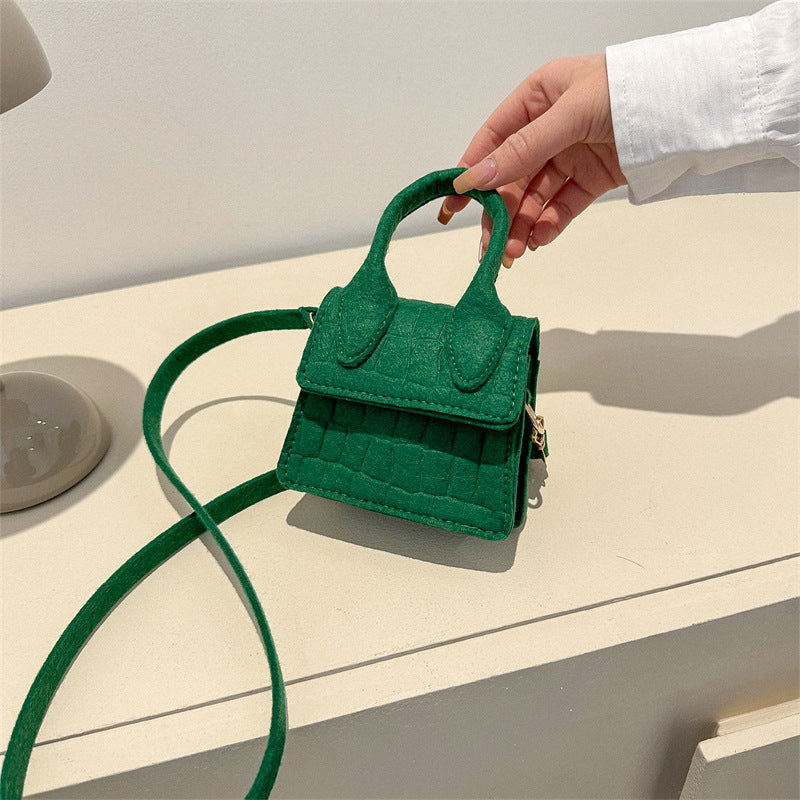 2025 Summer new fashion summer Western style women's portable shoulder bag simple western style chain crossbody small square bag