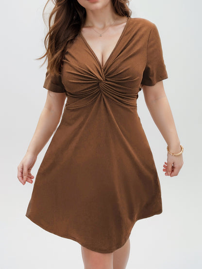 Plus-size short-sleeve knotted dress