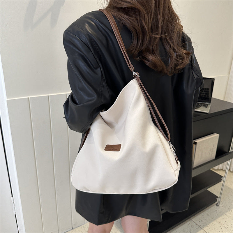 One-shoulder armpit tote bag