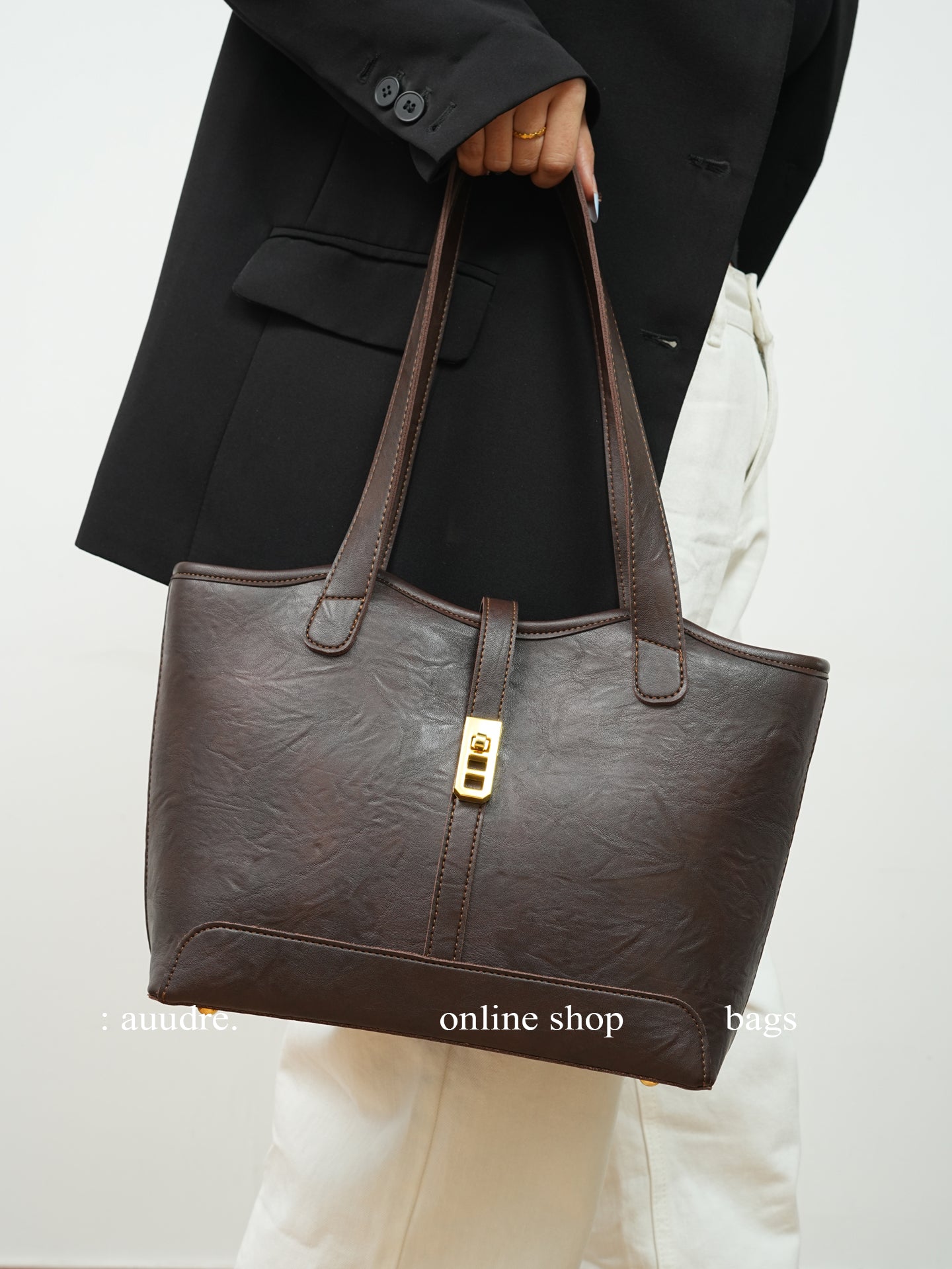 Retro and simple large-capacity bag