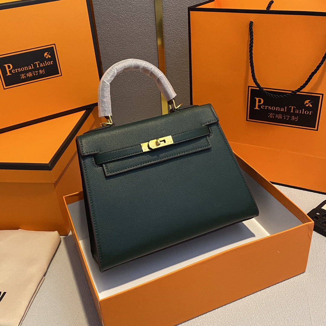 A fashionable women's handbag with a one-shoulder crossbody strap