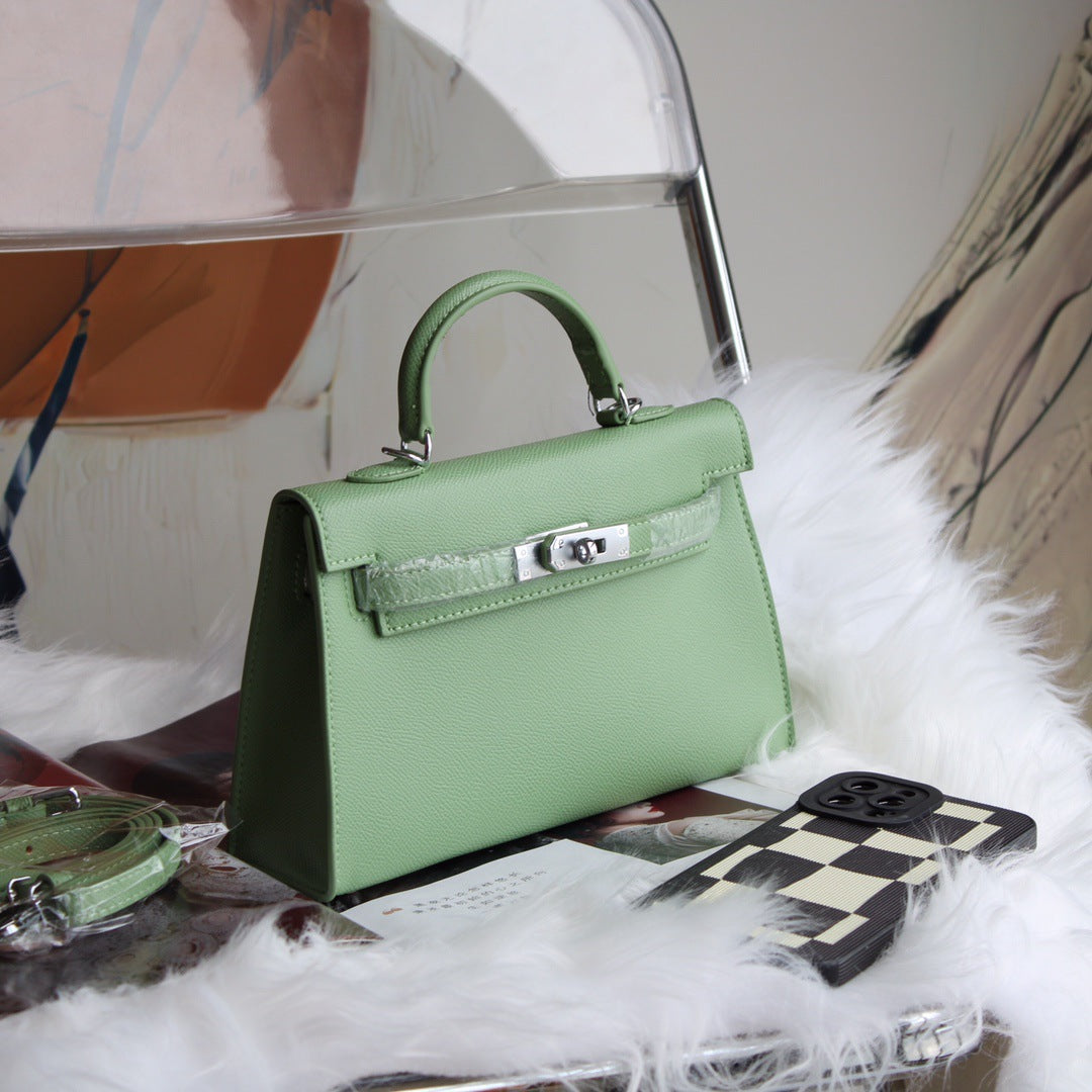 A fashionable women's handbag with a one-shoulder crossbody strap