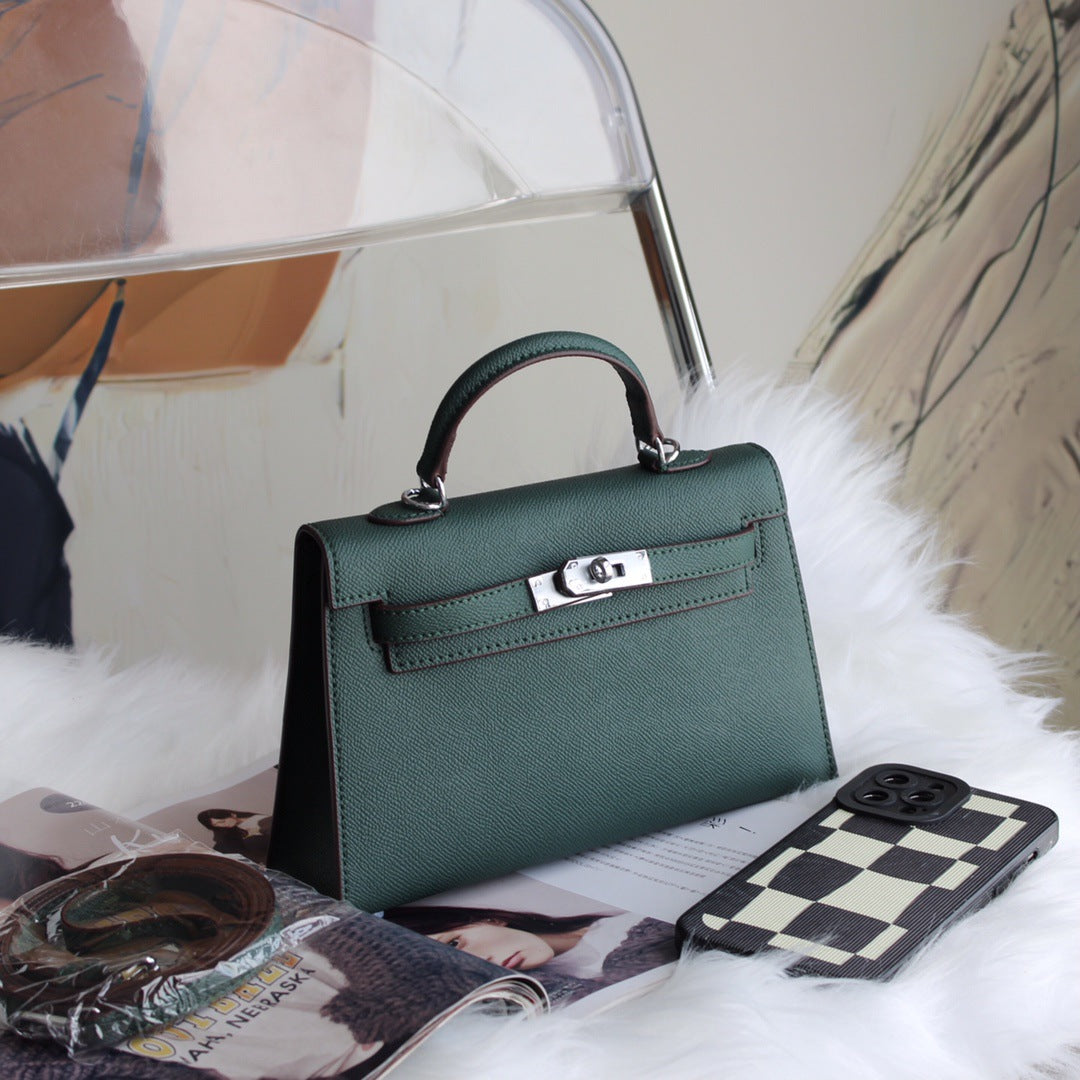 A fashionable women's handbag with a one-shoulder crossbody strap