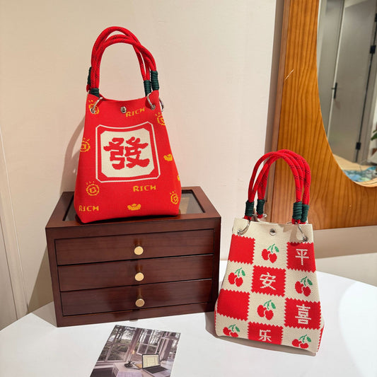 Knitted Handbag with Magnetic Buckle