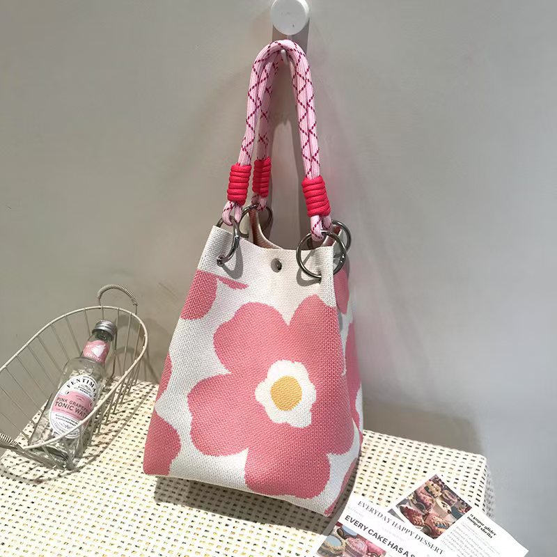 Knitted Handbag with Magnetic Buckle