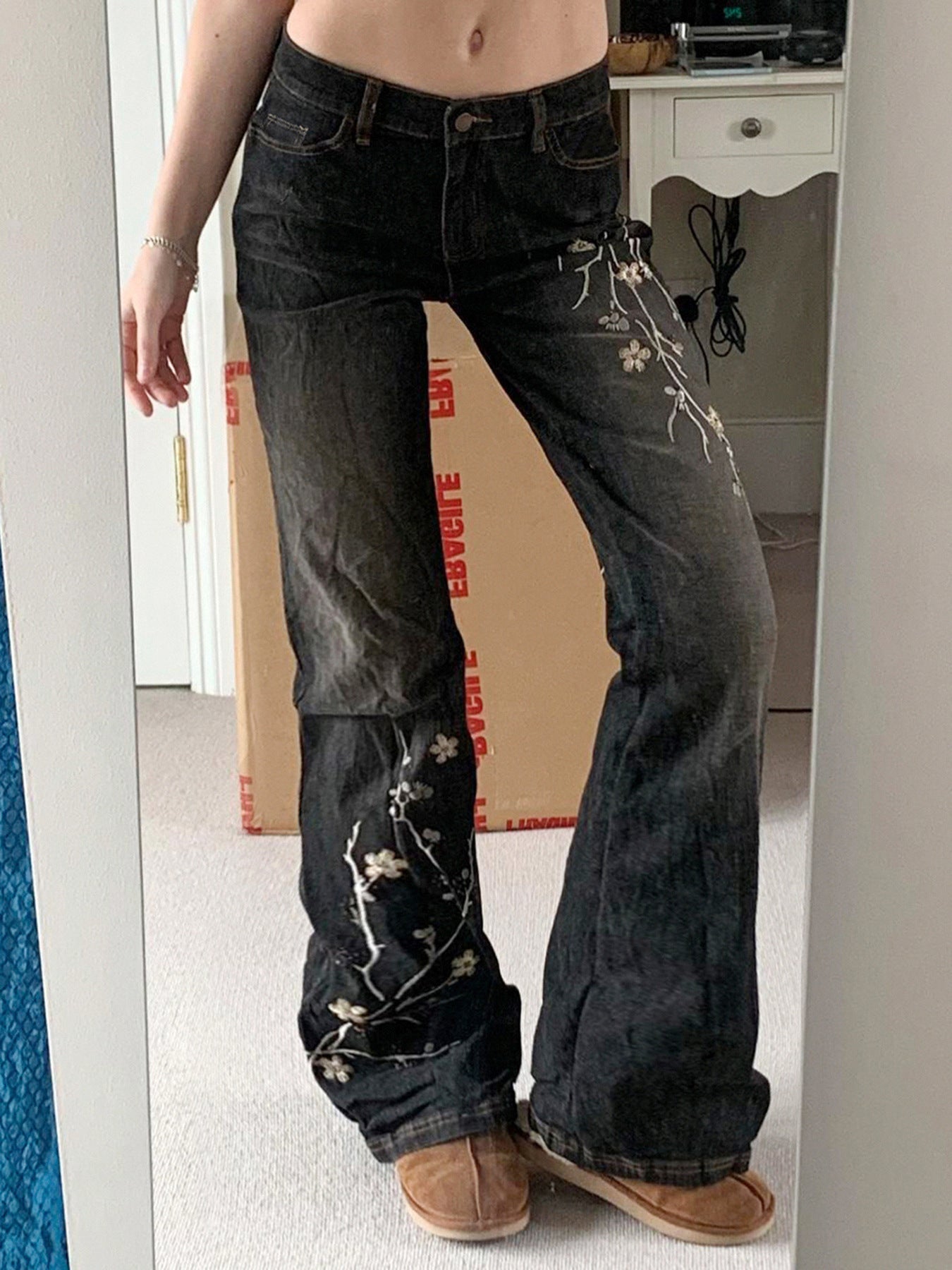 Distressed washed jeans