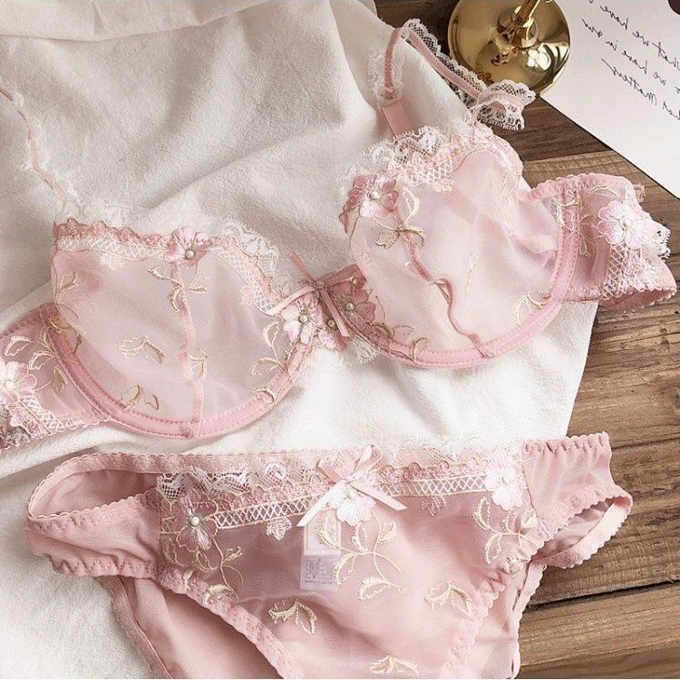Lace lingerie set