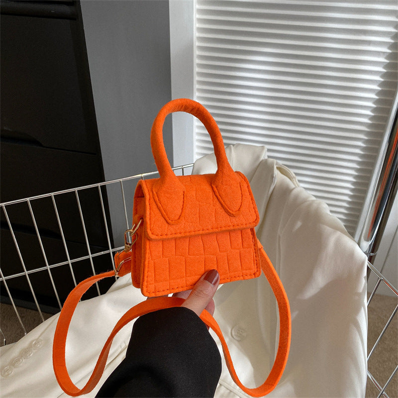 2025 Summer new fashion summer Western style women's portable shoulder bag simple western style chain crossbody small square bag