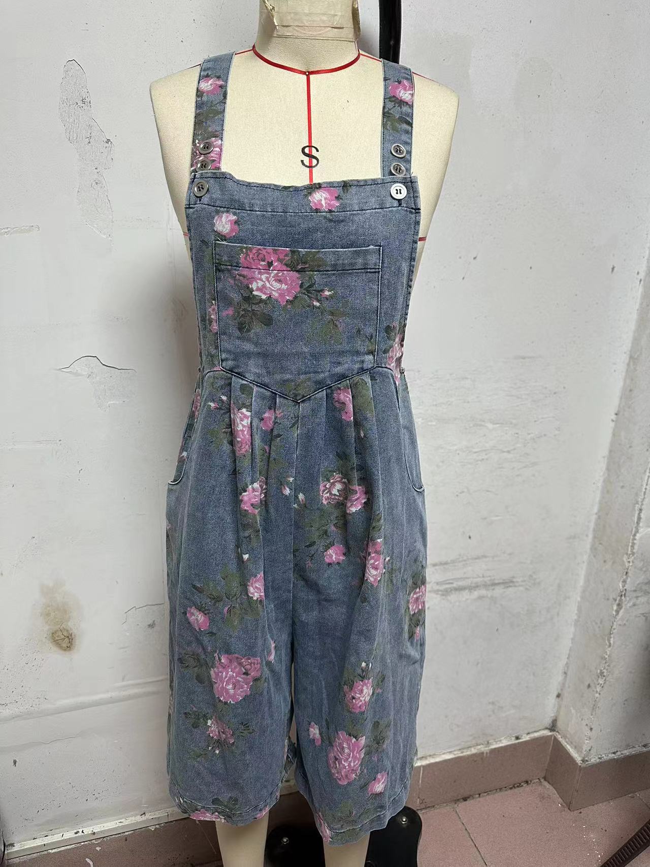 Retro-style printed jumpsuit