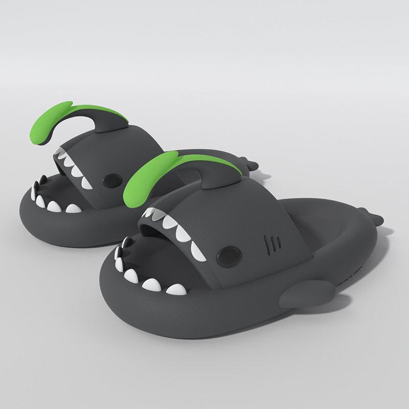 Soft bottom sandals with a sense of stepping on excrement