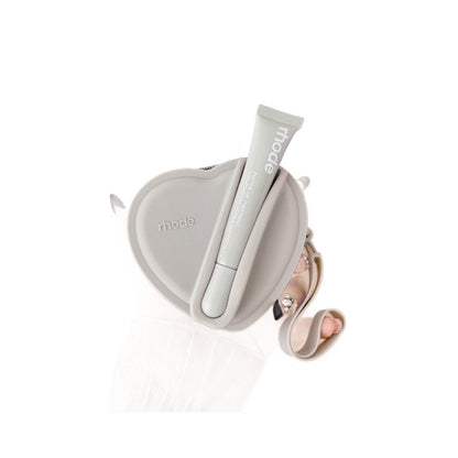 Portable coin purse with earphone compartment