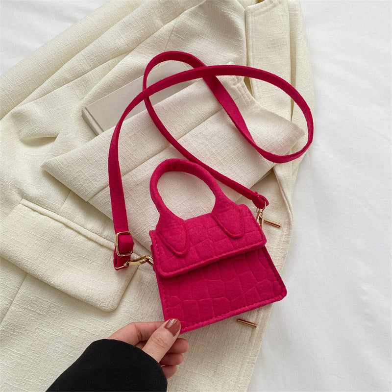 2025 Summer new fashion summer Western style women's portable shoulder bag simple western style chain crossbody small square bag