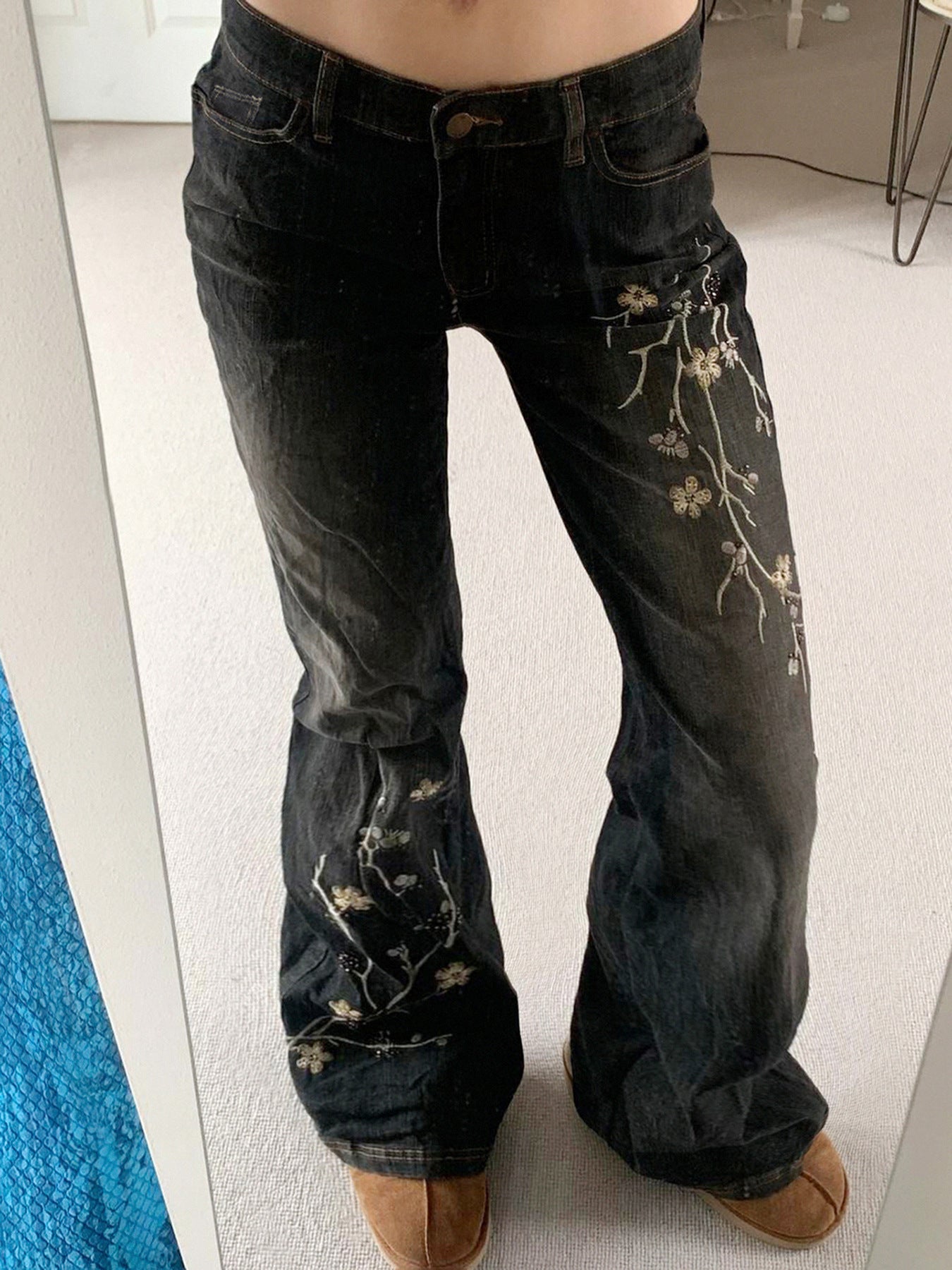 Distressed washed jeans
