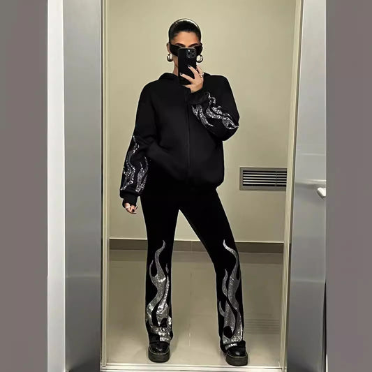 Loose-fitting zip-up hoodie