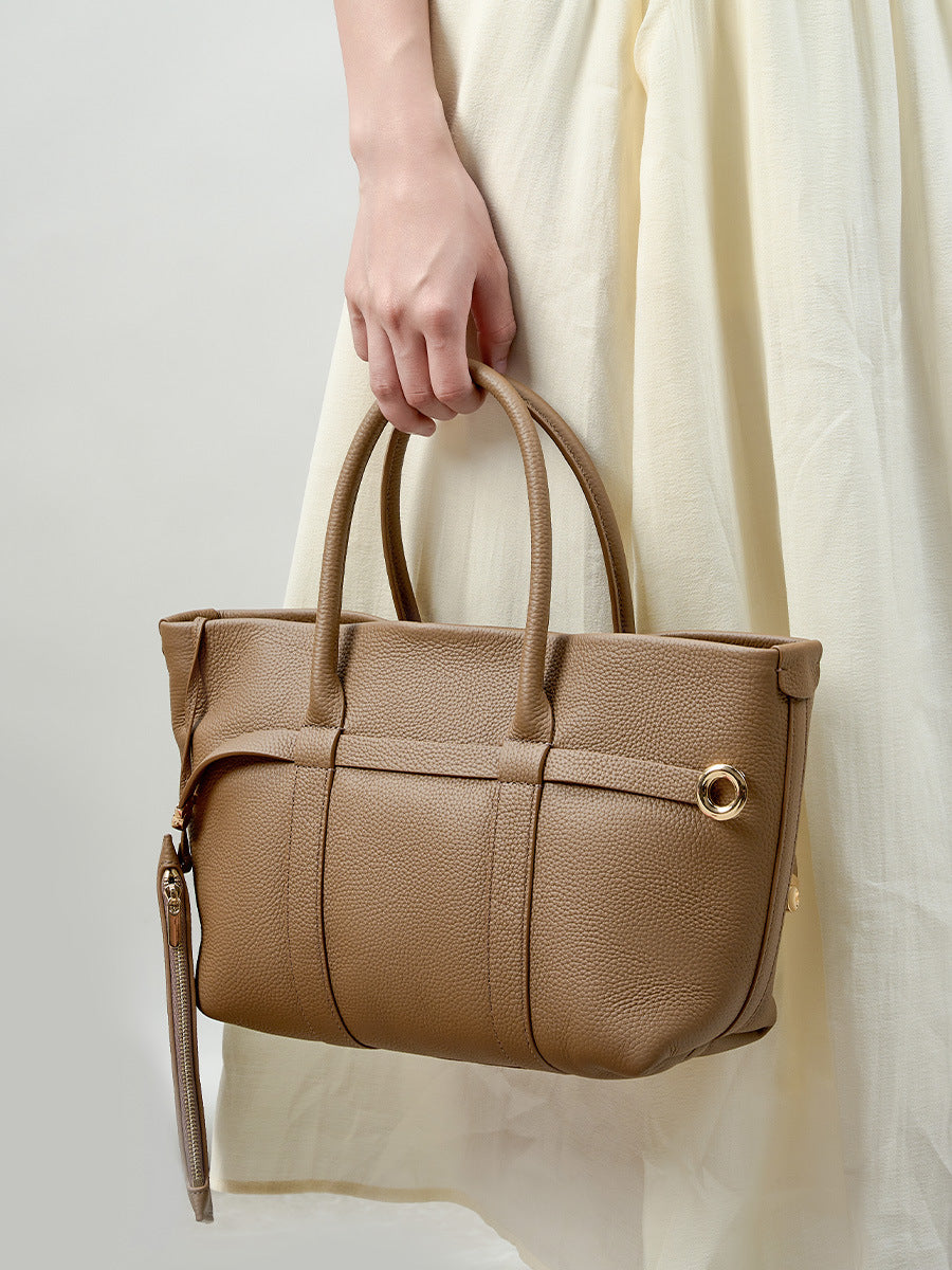 Leather three-dimensional tote bag