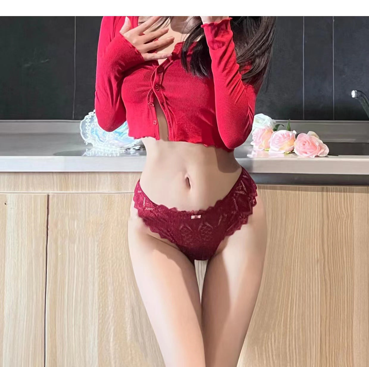 Thin and breathable women's thongs with cutouts
