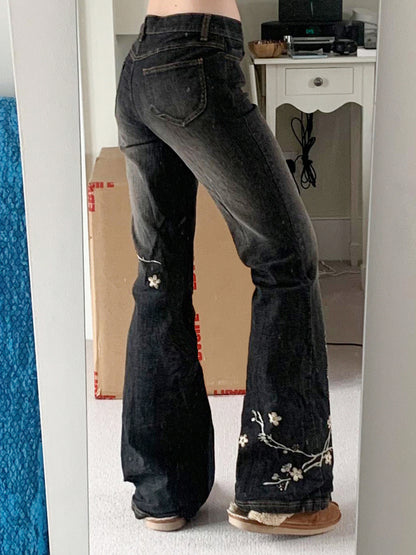 Distressed washed jeans