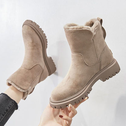 Snow boots with insulation for warmth