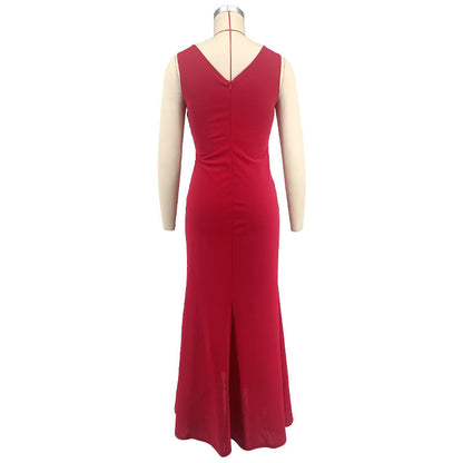 Elegant Sleeveless V-neck Evening Dress