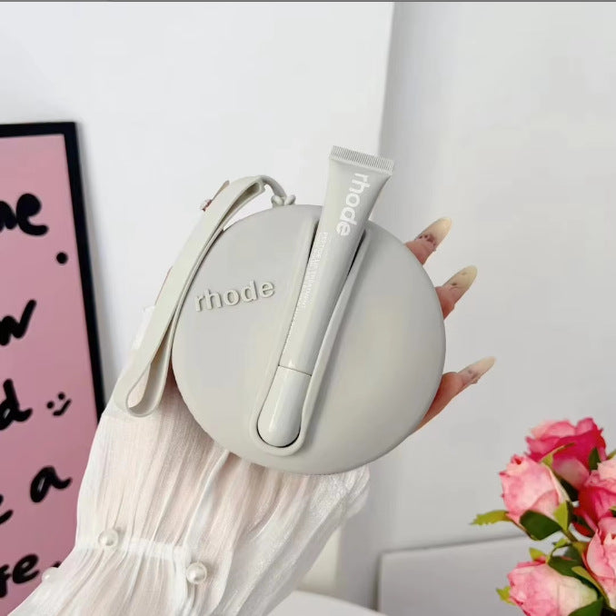 Portable coin purse with earphone compartment