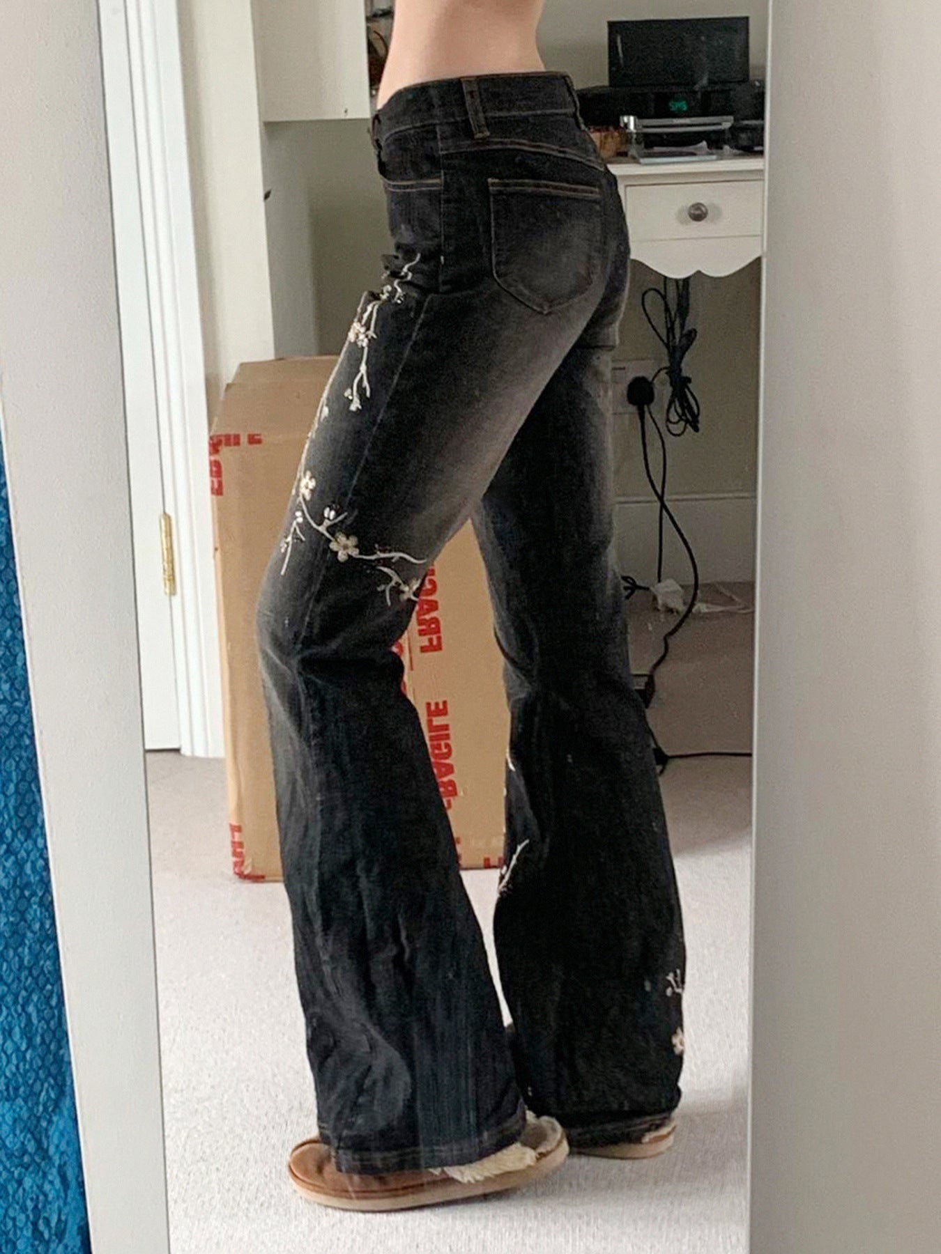 Distressed washed jeans