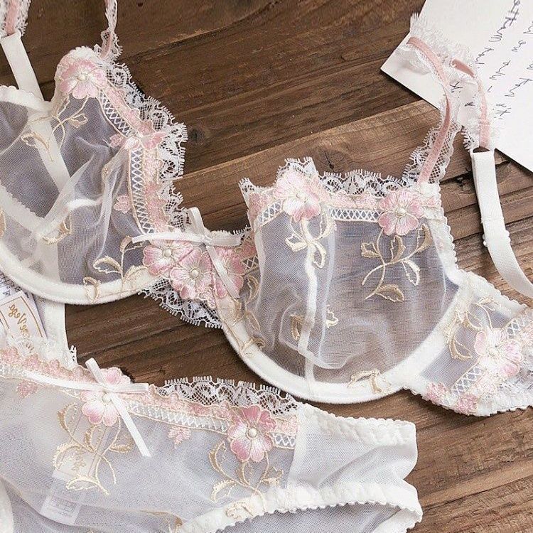 Lace lingerie set