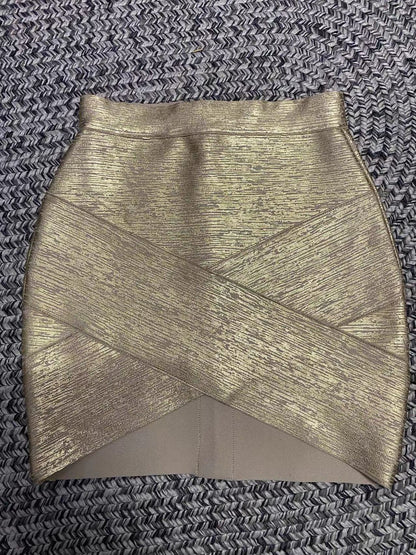 Hip-hugging skirt